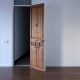 puerta de madera sostenible